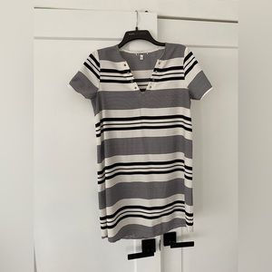 Selling cute summer dress size M. fits S/ M